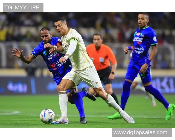 主队俄罗斯迎战客队沙特精彩对决引发全球球迷热议 主队俄罗斯迎战客队沙特精彩对决引发全球球迷热议